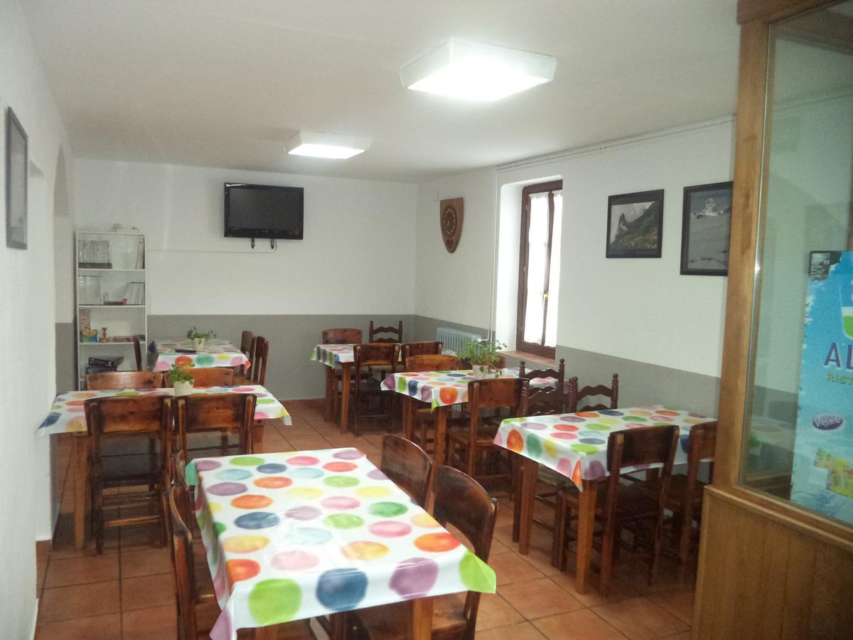 Albergue De Canfranc Estacion Buitenkant foto